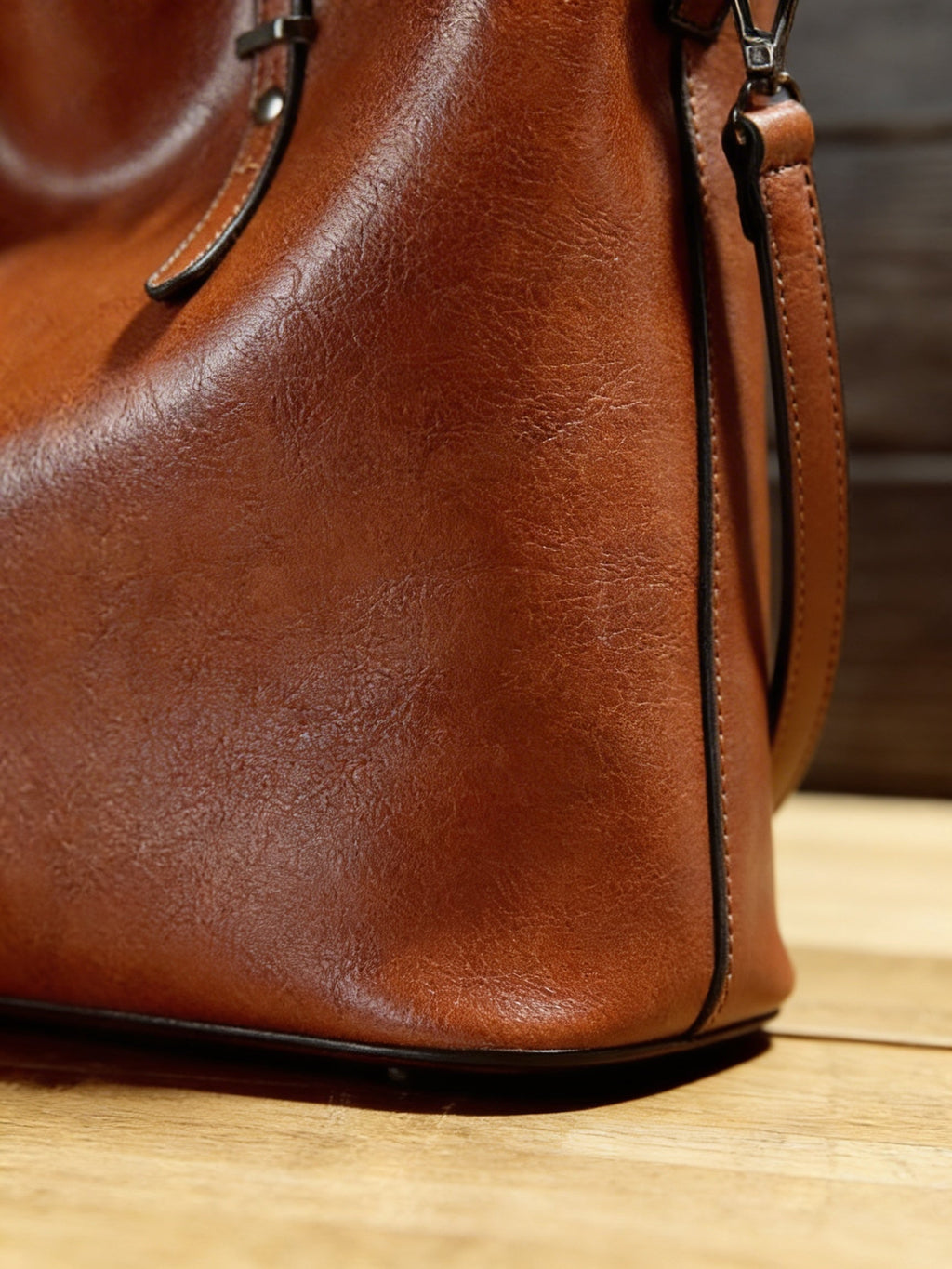 Elara | Women’s Crossbody Bag With Adjustable Strap And Statement Buckle | Classic